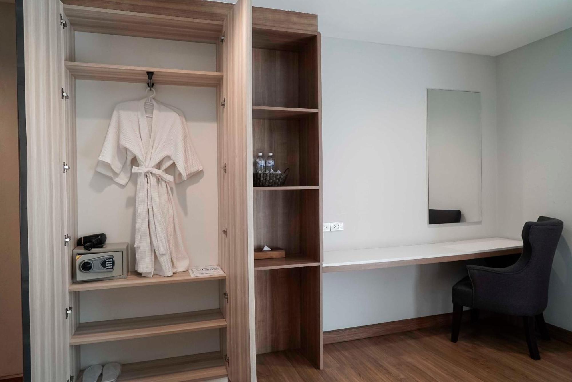 Nantra Chiangmai Riverfront Hotel Чиангмай Стая снимка