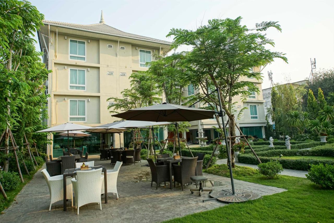 Nantra Chiangmai Riverfront Hotel Чиангмай Екстериор снимка